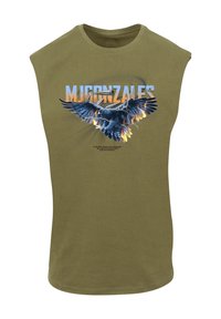 Olivenfarget ermeløs T-skjorte med et grafisk motiv av en svevende ørn med flammer, og med fet "MJ GONZALES" tekst over i blått.
