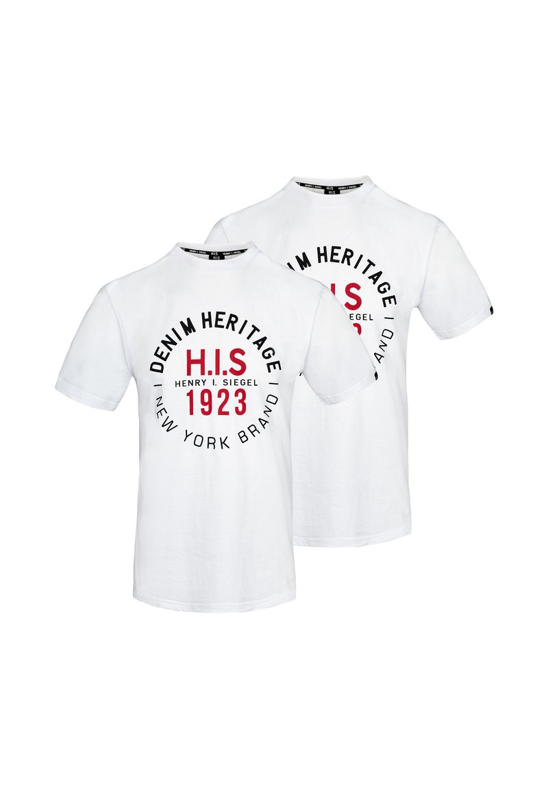 Bílá bavlněná trička s kulatým grafickým potiskem v černé a červené barvě. Text obsahuje "DENIM HERITAGE," "H.I.S," a "1923." Krátké rukávy.