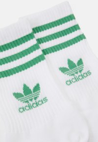 adidas Originals CREW  3 PACK - Calze - white/preloved green