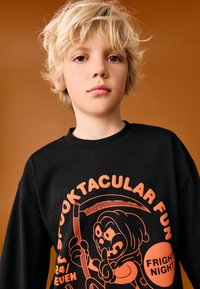 Next REGULAR FIT - HALLOWEEN  - Melegítőfelső - black orange spooktacular