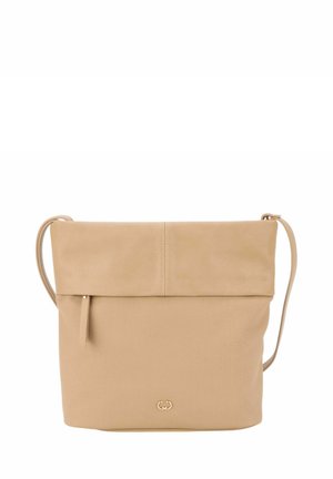 Borsa a tracolla in pelle beige con una finitura texturizzata, dotata di un risvolto superiore, tracolla regolabile e una tasca anteriore con zip. Accento del logo sul fondo.