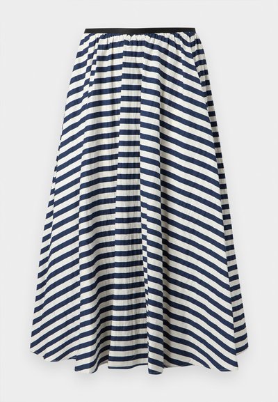 Μακριά φούστα με διαγώνιες ρίγες σε ναυτικό μπλε και λευκό, με μαύρη ελαστική μέση, απλωμένη σε λευκό φόντο.