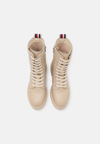 Tommy Hilfiger Botines con cordones - beige