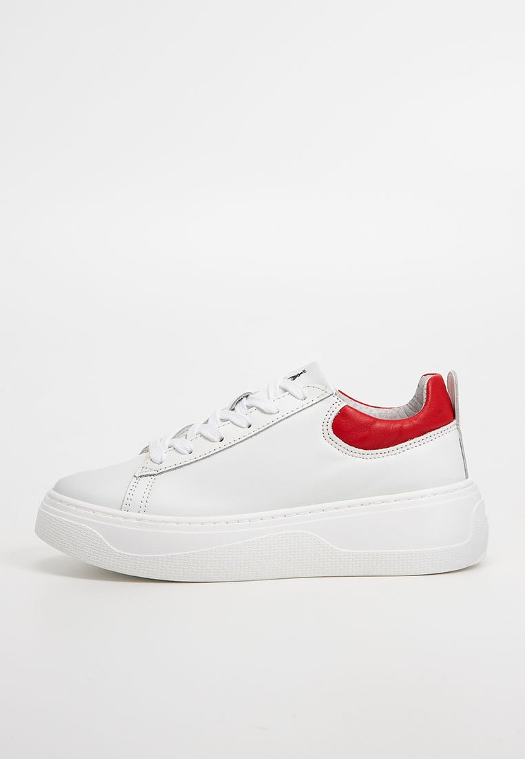 PATRIZIA PEPE Sneakers laag wit PATRIZIA PEPE Sneakers laag wit