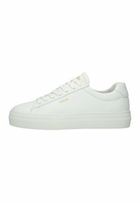 Weiße Ledersneaker mit glatter Textur, abgerundeter Spitze, flacher Sohle und minimalistischem Design. Mit runden Schnürsenkeln und dezentem Branding.