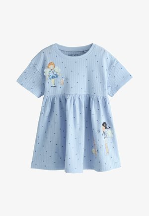 Vaaleansininen lyhythihainen mekko, jossa on teksturoidut pallokuvioinnit ja kuvitettuja keijuja, hiiri ja perhosia edessä ja hameen osioissa.