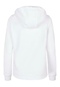 Hvid hættejakke med en glat tekstur, lange ærmer og en stor justerbar hætte. Ingen synlige mønstre eller designdetaljer.
