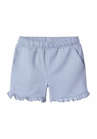 Shorts de algodón azul claro con dobladillo con volantes, cintura elástica y dos bolsillos laterales. Textura suave con un brillo sutil.