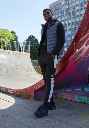 TECH UTILITY - Tracksuit bottoms - black