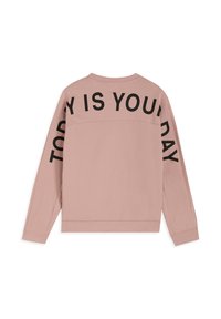 Sudadera rosa de manga larga, con cuello redondo y texto negro impreso en la parte trasera que dice "HOY ES TU DÍA." Diseño sencillo y textura suave.