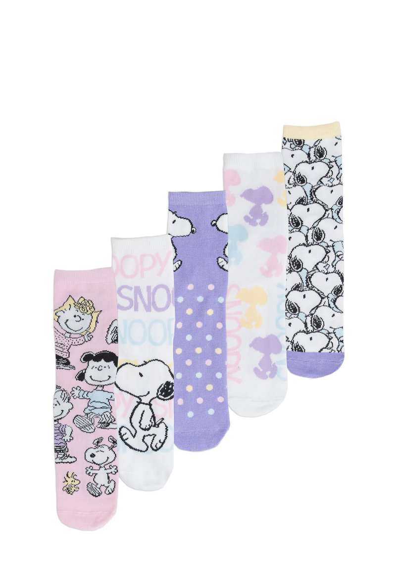 Cinque paia di calzini con design di cartoni animati. I colori includono rosa, viola, bianco e nero, con motivi come pois e personaggi.