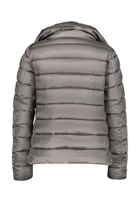 Giacca imbottita grigia con design trapuntato, dotata di cappuccio e maniche lunghe, realizzata in materiale lucido e liscio.