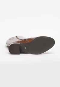 NeroGiardini Botas - brown