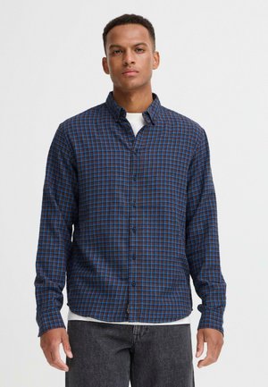 Langarm overhemd in bruin met een blauw geruit patroon. Beschikt over een kraag en een rechte zoom. Casual pasvorm.