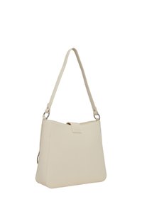 Borsa a mano in finta pelle beige con un design strutturato, una base piatta e una singola tracolla regolabile. Presenta una chiusura superiore a patta e hardware in argento.