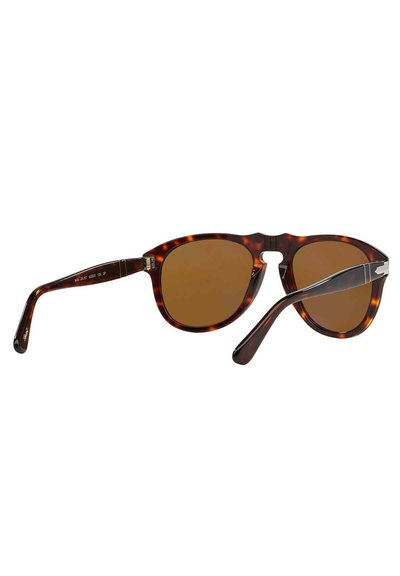Gafas de sol de carey marrón con lentes redondos, elegantes acentos metálicos en la montura y brazos curvados para un ajuste seguro.