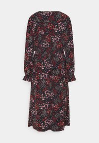 Schwarz-blumiges Kleid mit einer Vielzahl von kleinen roten und rosa Blumen, langen Ärmeln mit Rüschensaum und elastischem Taillenbund.