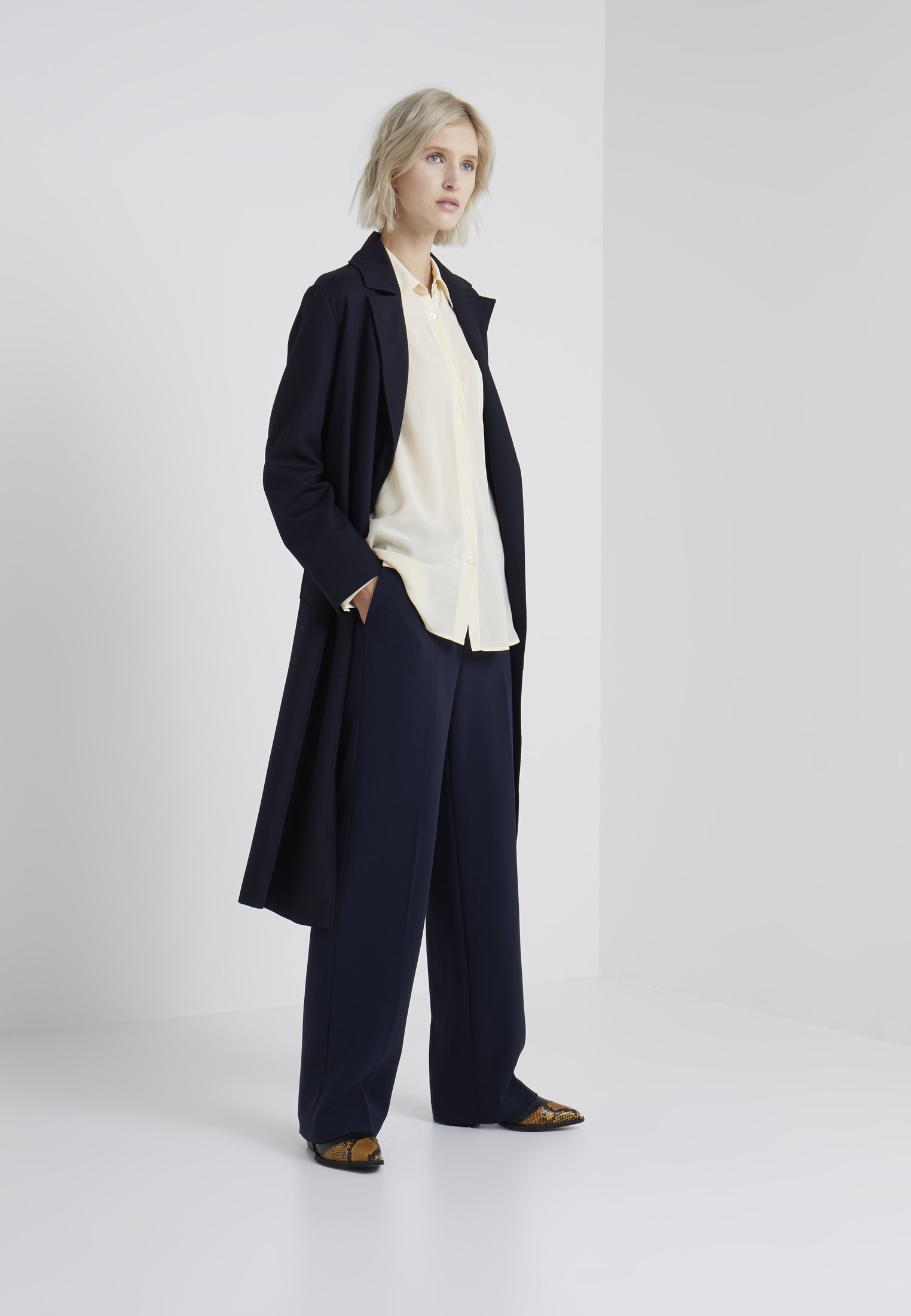 Filippa K HUTTON TROUSERS Bukse navymørkeblå Zalando.no Filippa K HUTTON TROUSERS Bukse navymørkeblå Zalando.no
