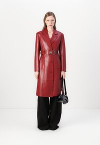 Patrizia Pepe OUTERWEAR - Trenchcoat - clash red