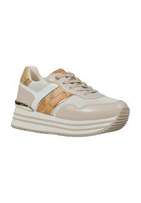 Sneaker beige con un design testurizzato arricchito da accentuazioni bianche e a fantasia, suola spessa con strisce e collare imbottito.