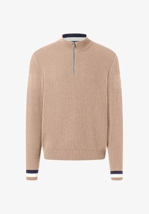 Beżowy sweter z dzianiny z suwakiem do ćwiartki, prążkowaną fakturą, wysokim kołnierzem oraz granatowo-białymi paskami na mankietach.