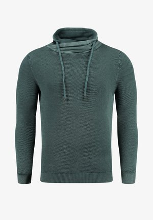 Maglione verde strutturato con collo a cowl, caratterizzato da un motivo lavorato a maglia, maniche lunghe e orli a coste. I lacci decorano il collo.