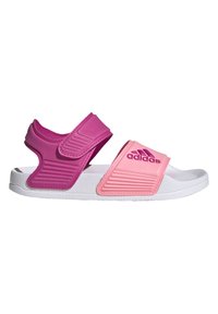 Ružové a fialové šľapky s suchými zipsami, textúrovaný gumový vrch a biela gumová podrážka s logom Adidas v ružovej farbe.