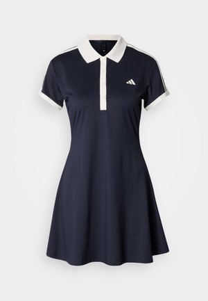 Abito polo blu navy con colletto bianco e patta con bottoni; maniche corte con dettagli bianchi. Presenta un piccolo logo sul petto.