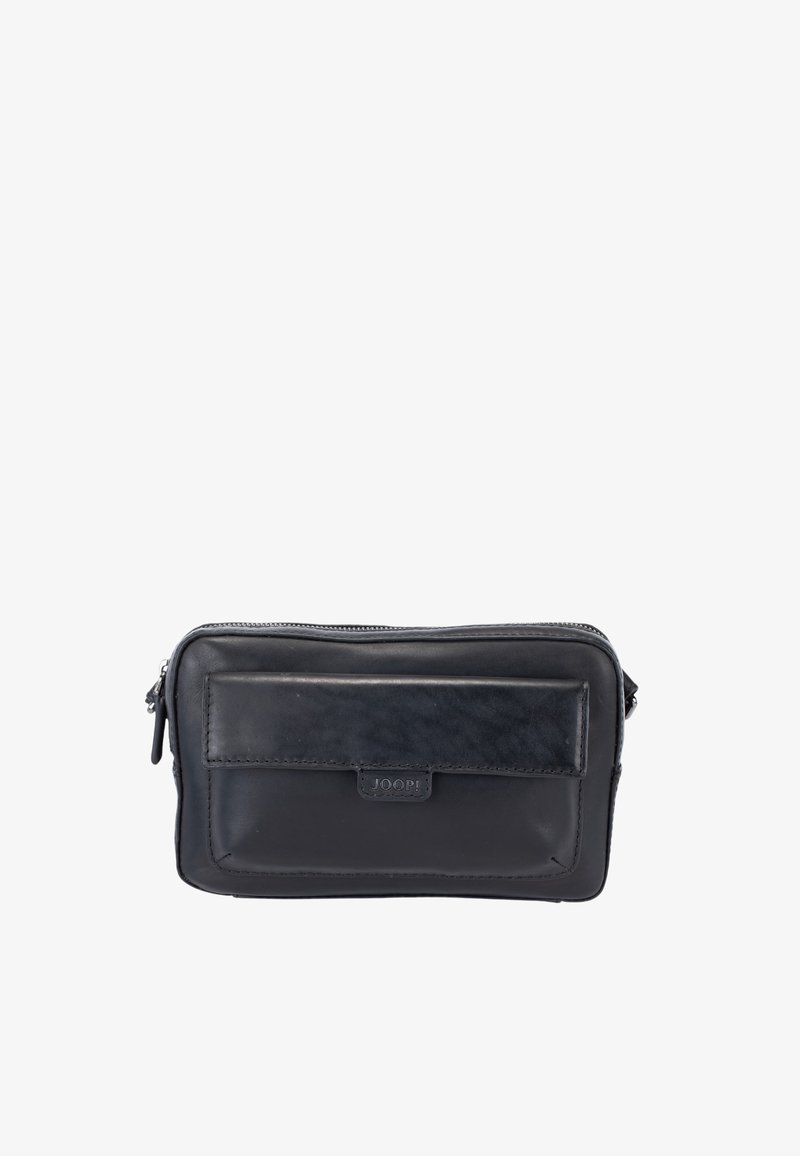 Borsa in pelle nera con texture liscia, forma rettangolare, tasca frontale e chiusura con zip. Presenta un piccolo logo sul davanti.