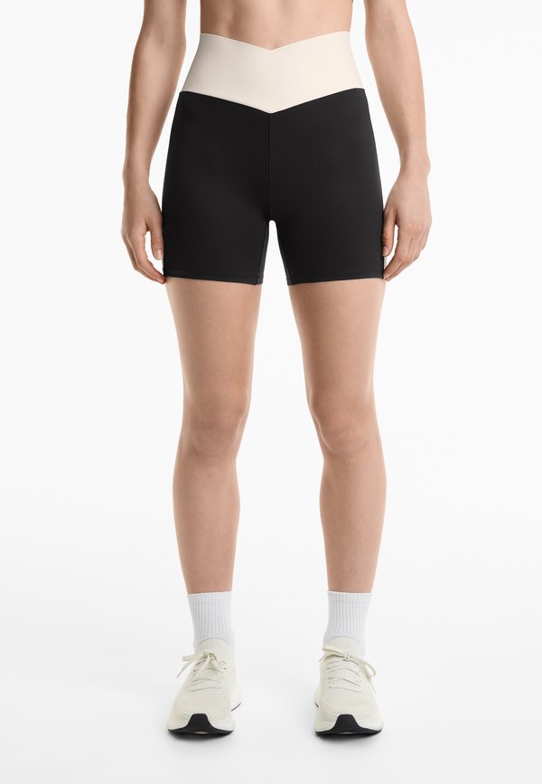 PERFECT-ADAPT HIGH-RISE 10CM HOT PANT V-CUT WAIST - Leggings - Hosen