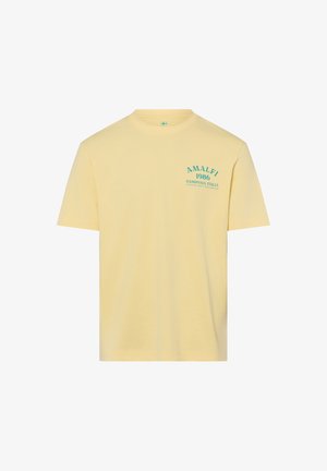 Bleekgele korte mouwen T-shirt met turquoise tekst "Amalfi 1986 Campania Italia" op de linkerborst en een ronde hals.