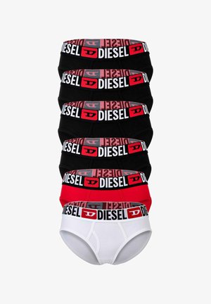 Pile de six slips pour hommes en noir, noir, noir, noir, rouge et blanc avec des ceintures larges à marque Diesel en noir, rouge et blanc.