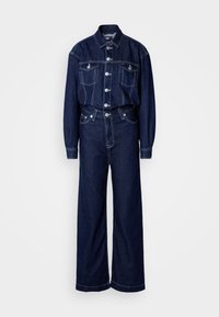 Veste en denim bleu foncé avec boutons argentés et jean taille haute à jambes larges assorti, avec coutures blanches et poches avant.