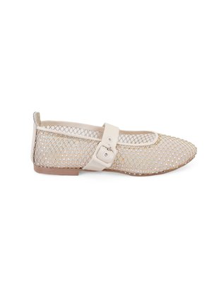 Beige Netz-Ballettschuhe mit abgerundeter Spitze, dekorativem Schnallenriemen und funkelnden Akzenten. Flache Sohle mit strukturiertem Finish.