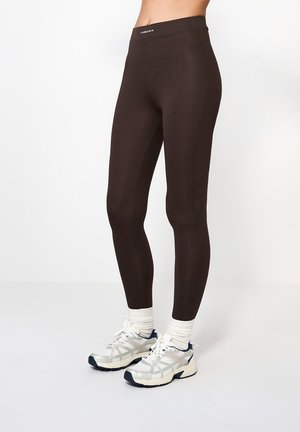 - Legginsy