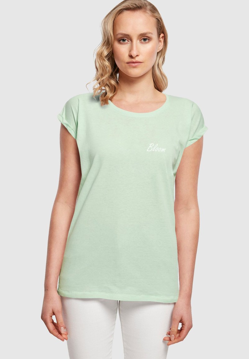 Merchcode FLOWERS BLOOM EXTENDED SHOULDER - Marškinėliai su spaudiniu - neo mint