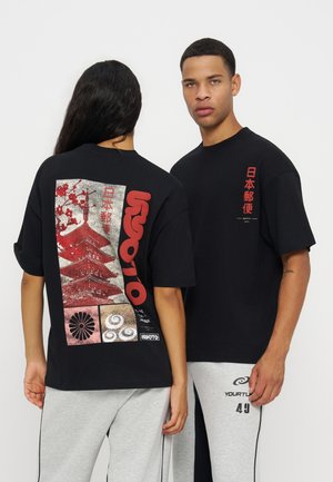 YOURTURN by Zalando, UNISEX REGULAR FIT - T-shirt imprimé - black/red