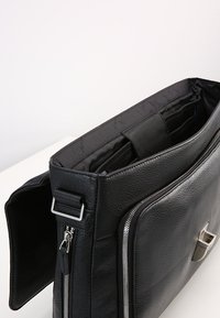 Piquadro Ventiquattrore - nero