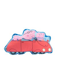 Cuscino a forma di auto rossa con un design colorato che presenta maialini in stile cartone animato, tessuto morbido e profili blu che delineano i bordi.