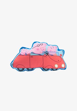 Cuscino a forma di auto rossa con un design colorato che presenta maialini in stile cartone animato, tessuto morbido e profili blu che delineano i bordi.