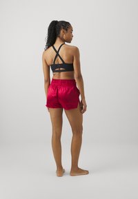 Venum CLASSIC MUAY THAI SHORT - Športne kratke hlače - bordeaux/gold