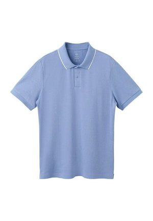 Lichtblauw poloshirt met korte mouwen, witte bies aan de kraag, twee knoopjes bij de hals en een effen voorkant op een witte achtergrond.