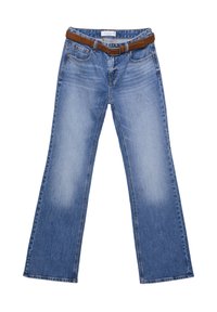 Jean en denim bleu avec une ceinture en cuir marron, zones décolorées sur les cuisses, style à cinq poches et coupe droite.