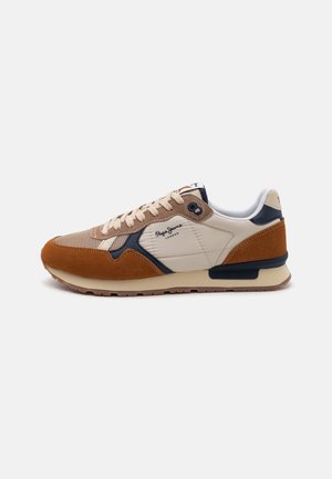 Casual sneaker with brown suede, beige mesh, and navy accents, featuring beige laces and "Pepe Jeans London" logo on the side.