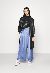 Nike Sportswear MOCK - Camisola de manga comprida - black/white