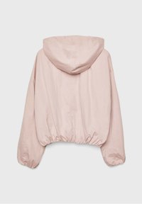 Różowa kurtka z kapturem, z marszczonym dołem, luźnym krojem i gładką fakturą. Posiada długie rękawy i minimalistyczny design.