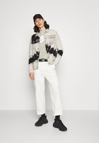 Nike Sportswear M NSW MODERN CRW FLC HBR - Camisola - stone/white