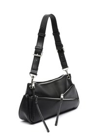 Borsa a tracolla in pelle nera con tracolla regolabile, dotata di due tasche diagonali con zip, base piatta e texture elegante.