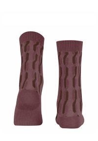 Burgunderfarbene Knöchelsocken mit einem strukturierten braunen Wellenmuster, gerippten Bündchen und einem weichen Strickmaterial. Geeignet für legere Freizeitkleidung.