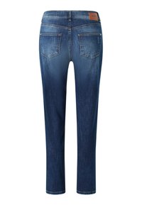 Klassische blaue Denim-Jeans, gerade Beinform, mittlere Leibhöhe, Five-Pocket-Design, Leder-Patch am Bund, verblasste Textur und Nähdetails.